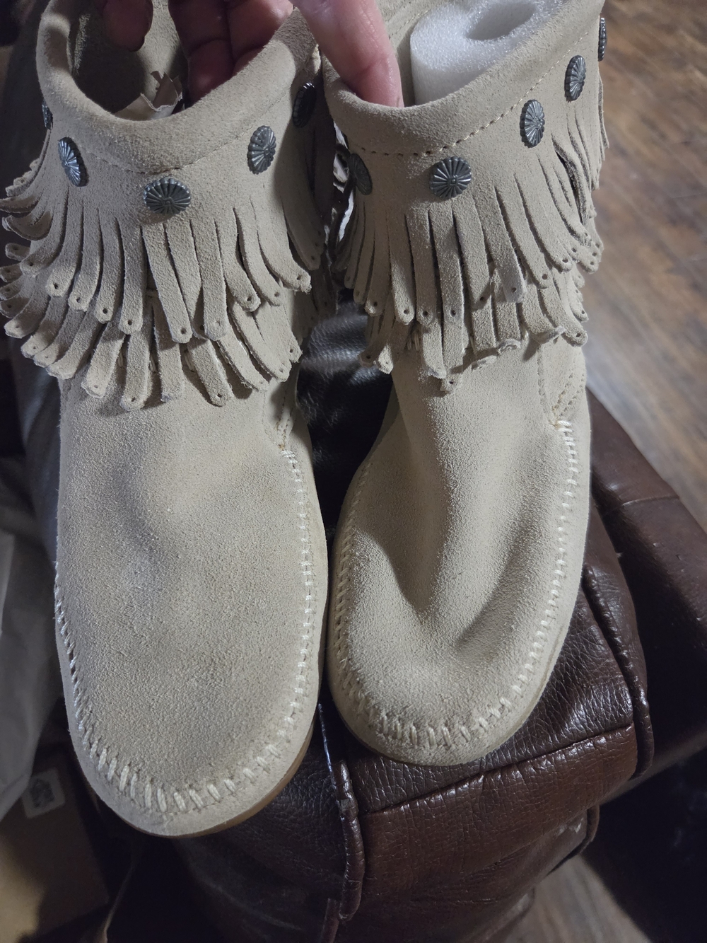 Minnetonka Suede Moccasin Boot in Taupe Size 9 With Spot